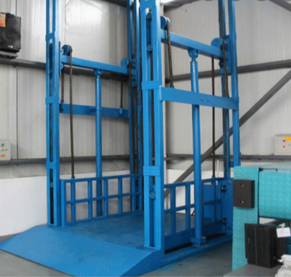 2000KG Thang máy chở hàng thương mại 5m Thang máy chở hàng nhỏ Đường sắt đơn