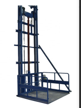 Thang máy chở hàng 220 tầng 2-8 tầng được bảo hành 1 năm