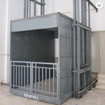 1500KG 15 tấn Thang máy chở hàng trên tàu Sàn thép dọc Thang máy chở hàng dọc
